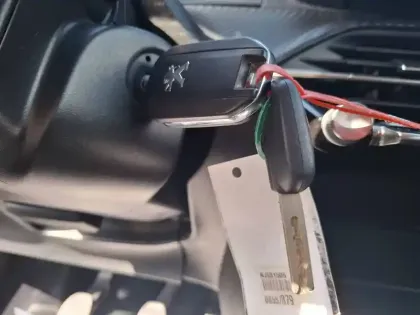 Photo 36 Peugeot 2008  PureTech 100 S&S BVM6