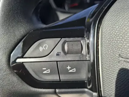 Photo 29 Peugeot 2008  PureTech 100 S&S BVM6