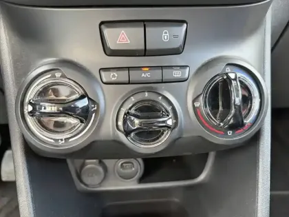 Photo 22 Peugeot 208  PureTech 82ch S&S BVM5