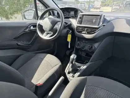 Photo 27 Peugeot 208  PureTech 82ch S&S BVM5