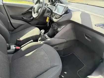 Photo 25 Peugeot 208  PureTech 82ch S&S BVM5