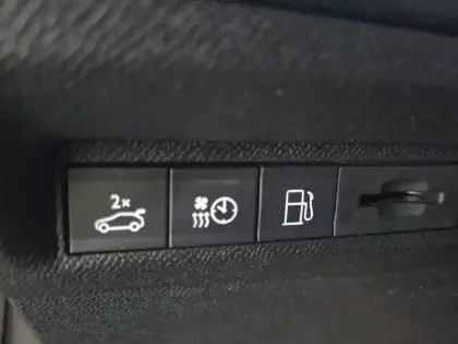 Photo 31 Peugeot 408  PHEV 225 e-EAT8