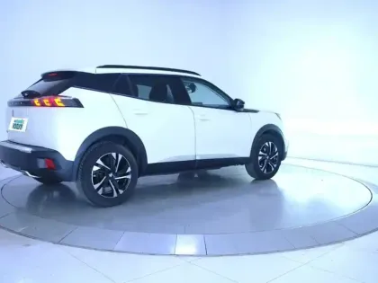 Photo 7 Peugeot 2008  PureTech 130 S&S EAT8
