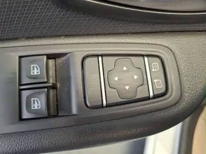 Photo 16 Renault Clio  SOCIETE REVERSIBLE DCI 75 ENERGY E6C