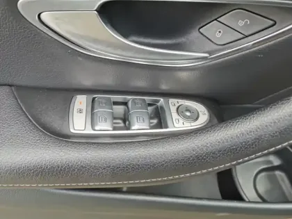 Photo 12 Mercedes Classe E 220 d AMG Line 194 ch 9G-troni
