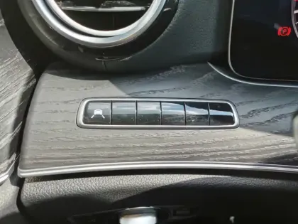 Photo 16 Mercedes Classe E 220 d AMG Line 194 ch 9G-troni