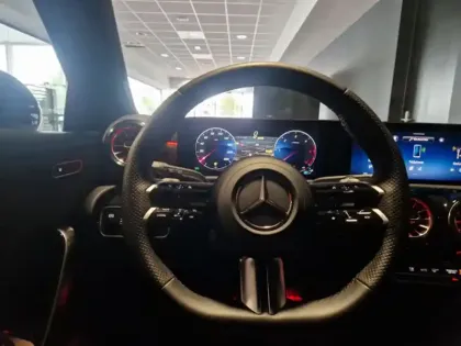 Photo 38 Mercedes Classe A 180 d AMG Line