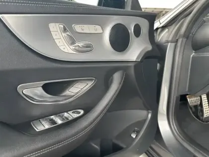 Photo 17 Mercedes CLA E 220 d Coupé Sportline