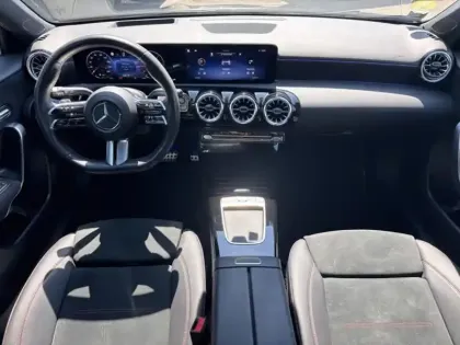 Photo 10 Mercedes Classe A 200 d AMG Line
