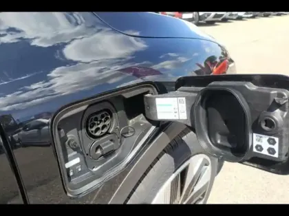 Photo 8 Renault Megane  E-Tech Electric EV60 130ch Evolution ER super charge -B