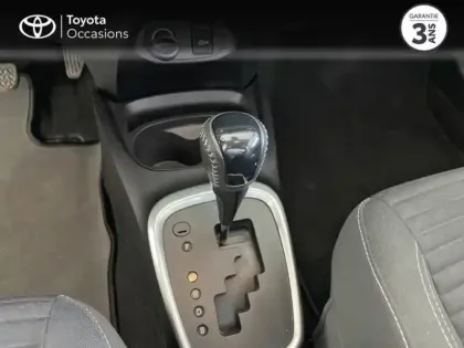 Photo 12 Toyota Yaris  100h Dynamic 5p Confort Plus