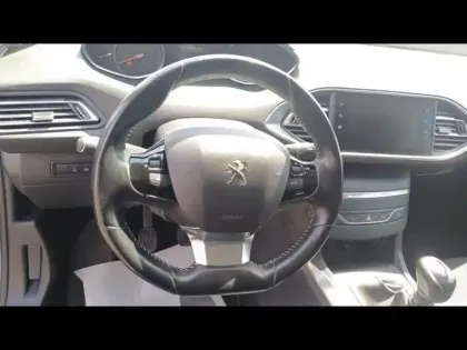 Photo 11 Peugeot 308  1.5 BlueHDi 130ch S&S Allure Business