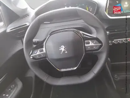 Photo 11 Peugeot 208  e- 136ch Style
