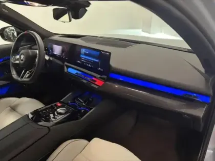 Photo 7 BMW Serie 5 M5 4.4 V8 PHEV 727ch (585+197)
