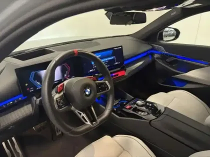 Photo 5 BMW Serie 5 M5 4.4 V8 PHEV 727ch (585+197)
