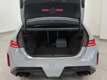 Photo 9 BMW Serie 5 M5 4.4 V8 PHEV 727ch (585+197)