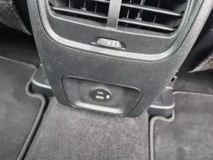 Photo 12 Ford Kuga  2.5 Duratec 190ch FHEV E85 Titanium BVA