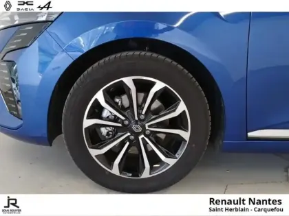 Photo 8 Renault Clio  1.6 E-Tech 145ch full hybrid Techno