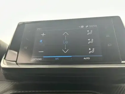 Photo 24 Peugeot 2008  PureTech 100 S&S BVM6