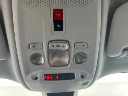 Photo 20 Peugeot 2008  PureTech 100 S&S BVM6