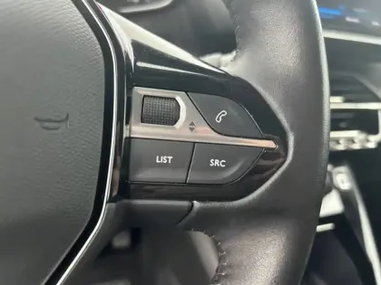 Photo 17 Peugeot 2008  PureTech 100 S&S BVM6