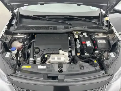 Photo 27 Peugeot 2008  PureTech 100 S&S BVM6