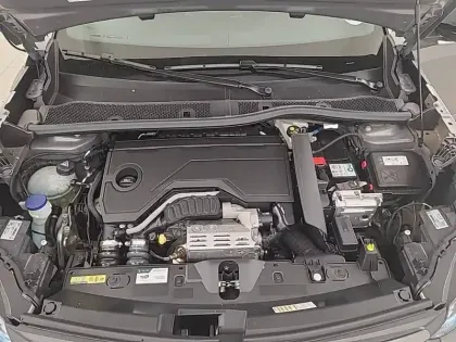 Photo 27 Peugeot 2008  Hybrid 145 e-DCS6