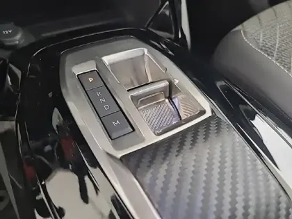 Photo 13 Peugeot 2008  Hybrid 145 e-DCS6