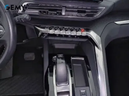 Photo 32 Peugeot 3008  Hybrid 225 e-EAT8