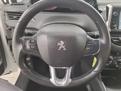 Photo 8 Peugeot 208  BlueHDi 100ch S&S BVM5