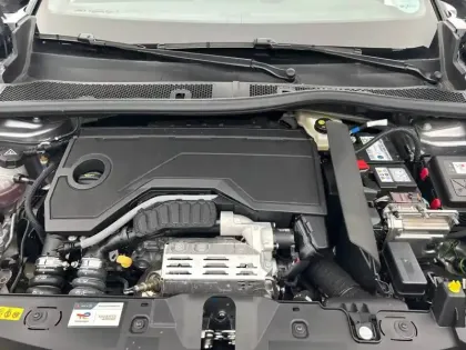 Photo 29 Peugeot 2008  Hybrid 145 e-DCS6