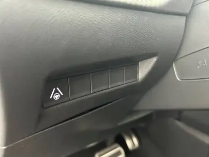 Photo 28 Peugeot 2008  Hybrid 145 e-DCS6