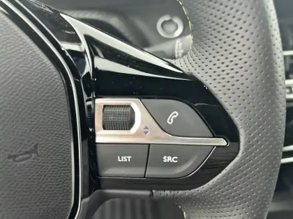 Photo 19 Peugeot 2008  Hybrid 145 e-DCS6