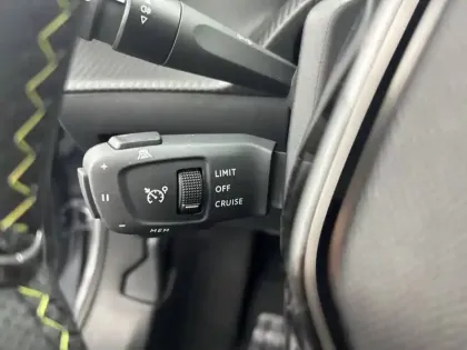 Photo 20 Peugeot 2008  Hybrid 145 e-DCS6