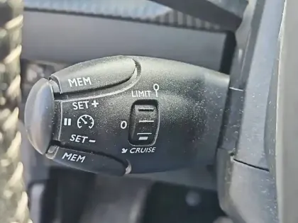 Photo 18 Peugeot 208  Electrique 50 kWh 136ch
