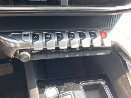 Photo 16 Peugeot 3008  Hybrid 225 e-EAT8