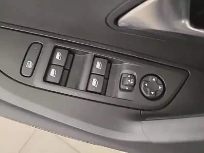 Photo 24 Peugeot 2008  Hybrid 145 e-DCS6