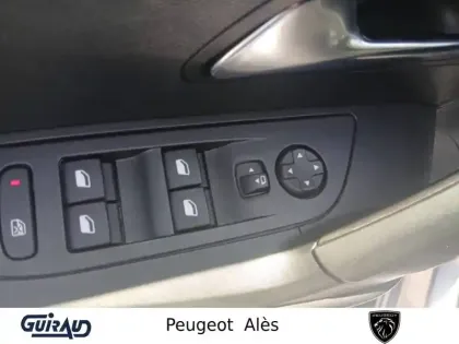 Photo 11 Peugeot 2008  PureTech 130 S&S BVM6