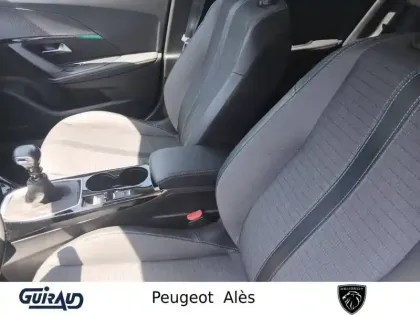 Photo 8 Peugeot 2008  PureTech 130 S&S BVM6