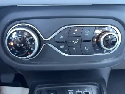 Photo 42 Renault Twingo  III E-Tech