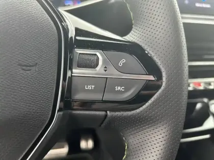 Photo 18 Peugeot 2008  Hybrid 145 e-DCS6