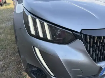 Photo 15 Peugeot 2008  PureTech 130 S&S EAT8