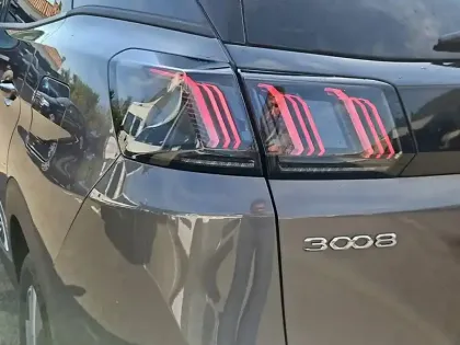 Photo 16 Peugeot 3008  Hybrid 225 e-EAT8