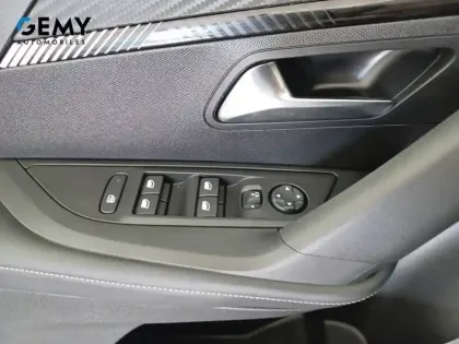 Photo 15 Peugeot 2008  Hybrid 136 e-DCS6