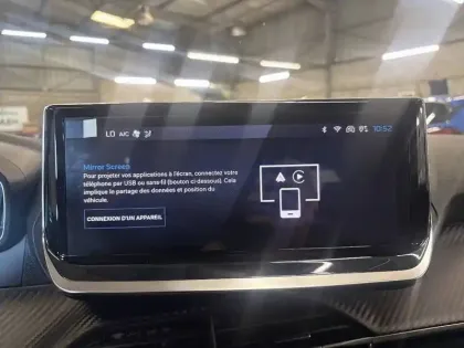 Photo 24 Peugeot 2008  PureTech 100 S&S BVM6