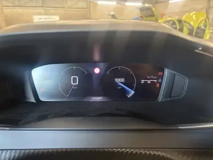 Photo 21 Peugeot 2008  PureTech 100 S&S BVM6