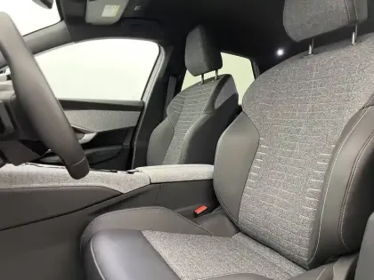 Photo 13 Peugeot 3008  Electrique 210 ch 73 kWh