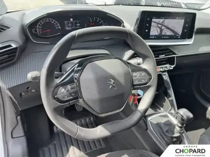 Photo 16 Peugeot 208  PureTech 100 S&S BVM6