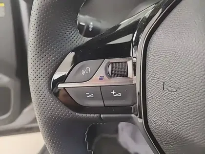 Photo 19 Peugeot 2008  Electrique 54 kWh 156 ch