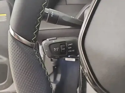 Photo 20 Peugeot 2008  Electrique 54 kWh 156 ch